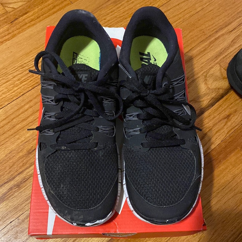 Nike black used sneakers